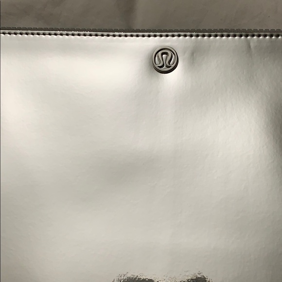 Lululemon Goody Bag *Large NWT Silver Mirror - Picture 2 of 8